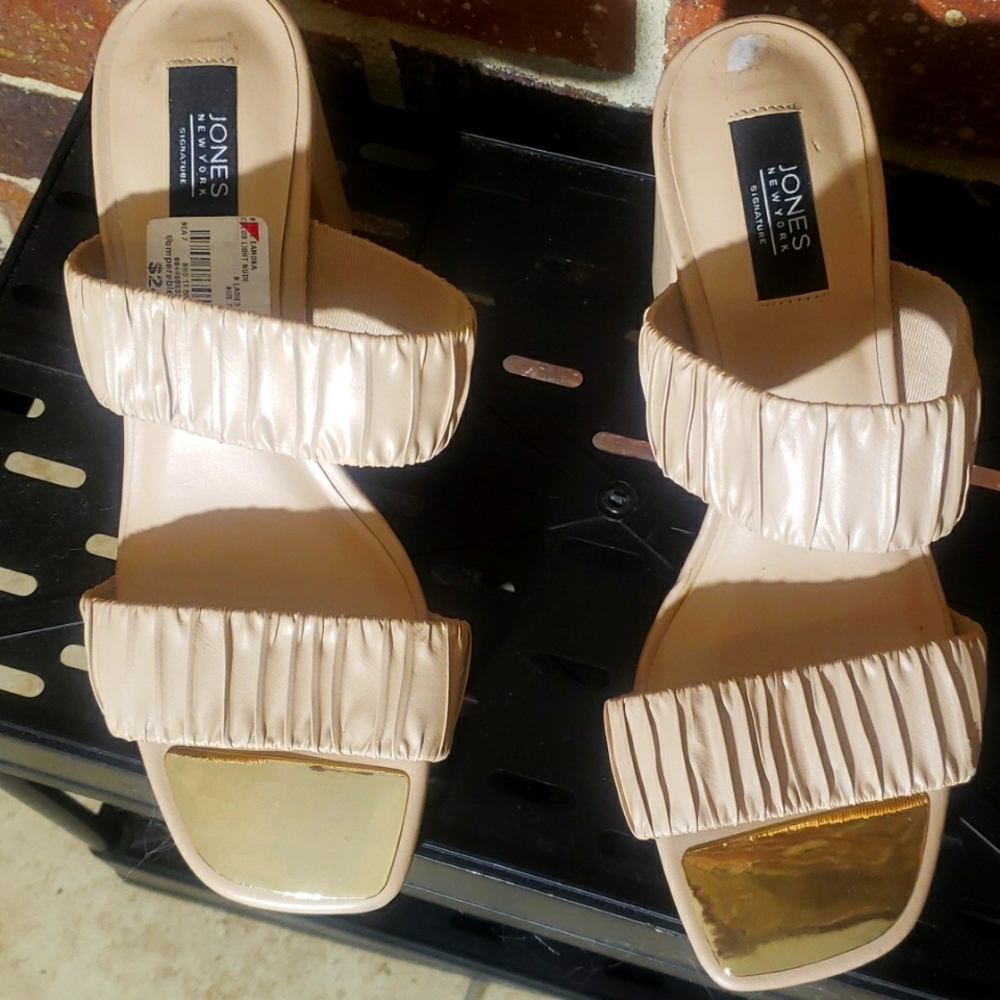 Jones New York Signature heels